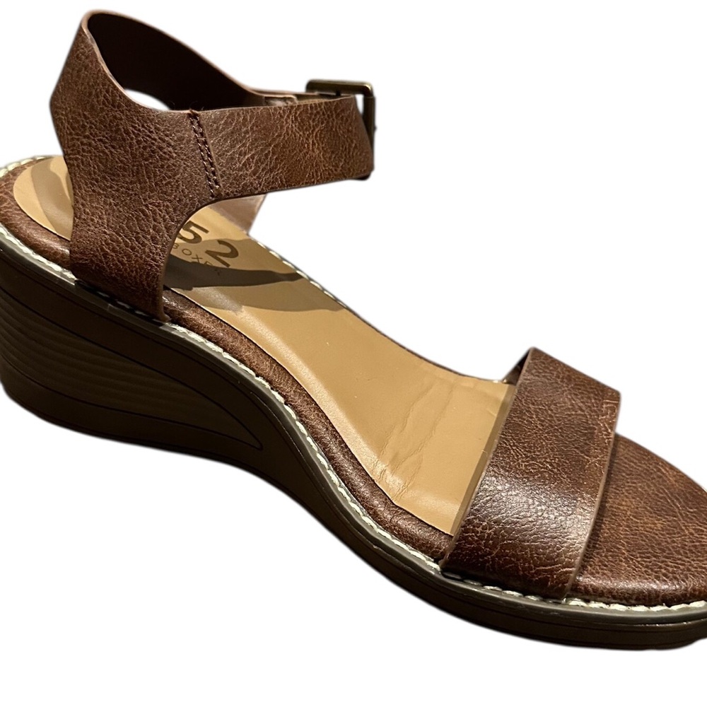 B-52 by Bullboxer Brown Leather Sandal Size 7 Left Shoe Only